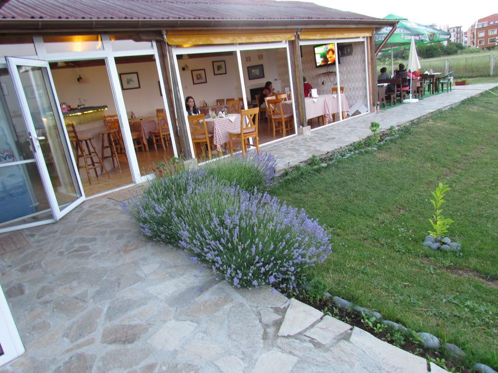 Villas And Bungalows Panorama Černomorec Exterior foto